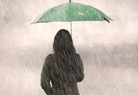 独自撑伞，雨才不会落到肩上